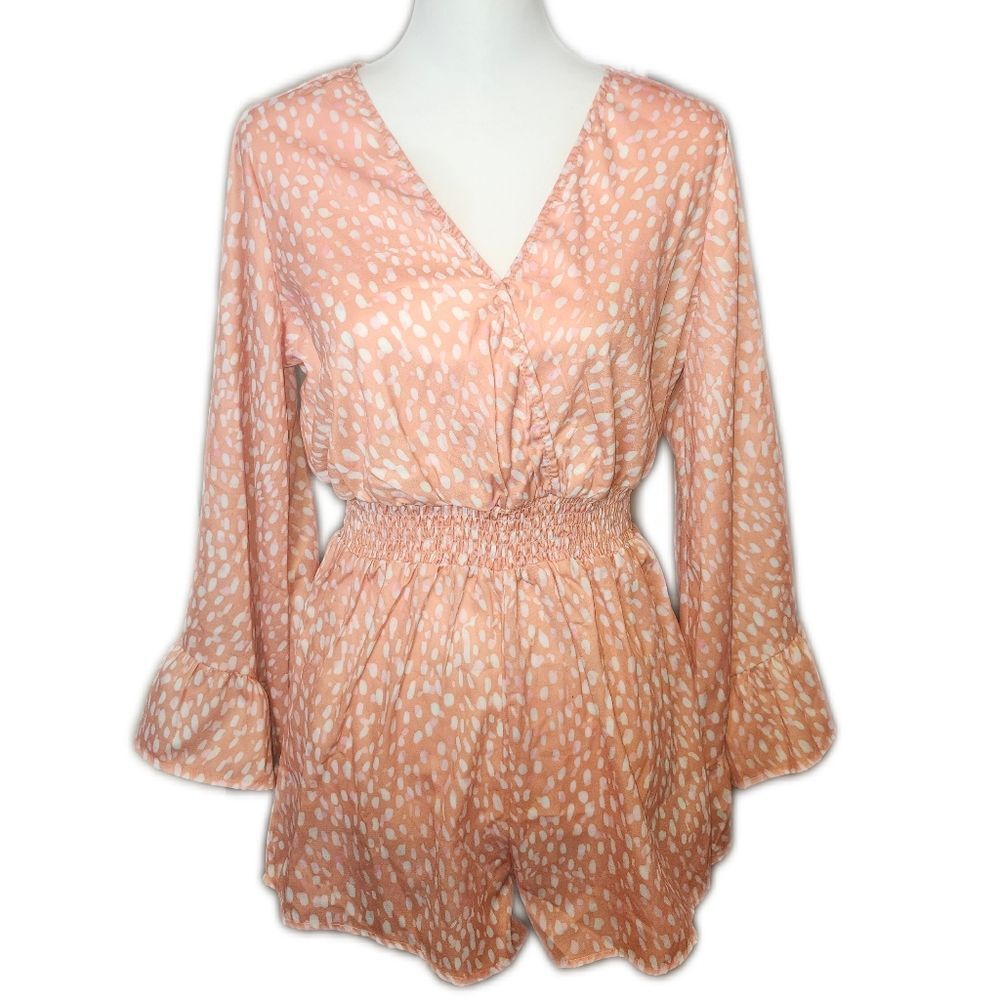 Asher & Main Boutique Shorts Romper, Peach White Pink, V-Neck, Bell Sleeve, S